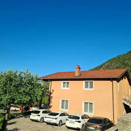 Koman_lakeview_apartments Apartamento *